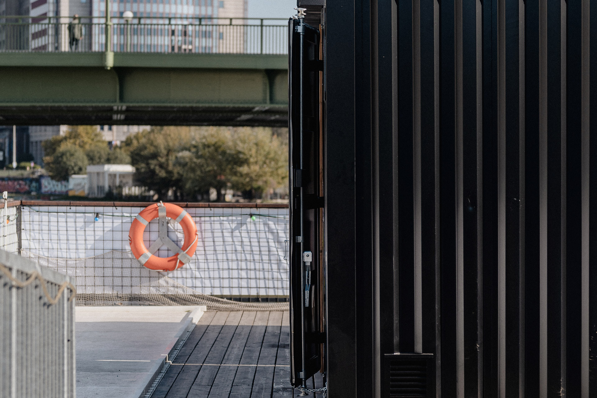 Sauna Container am Pooldeck des Badeschiff in Wien